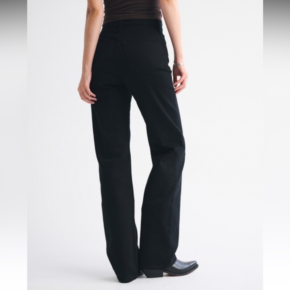 Abercrombie & Fitch High Rise 90s Relaxed Jean - Picture 2 of 5